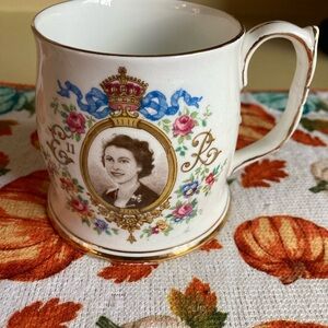 Queen Elizabeth II Royal Coronation 1953 Commemorative Souvenir Mug